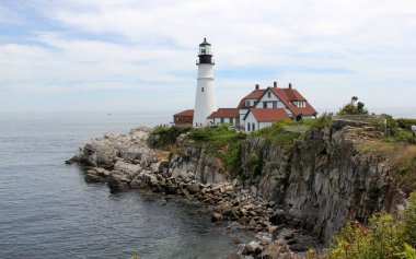 Portland Head Light, Portland Limanı girişindeki tarihi deniz feneri, 1791 'de tamamlandı, Maine, Elizabeth Burnu, ABD' deki en eski deniz feneri - 25 Temmuz 2020