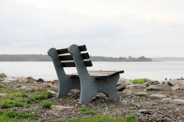 Empty Bench Rocky Beach Odiornes Point Rye Usa July 2020 — Stock Photo, Image