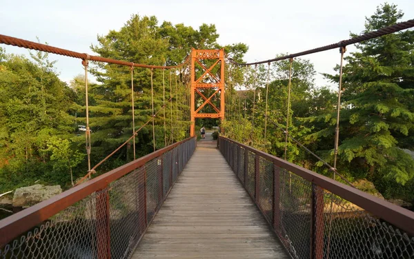 Androscogin Swinging Bridge Πεζών Ανάρτηση Γέφυρα Χτίστηκε 1892 Για Τους — Φωτογραφία Αρχείου