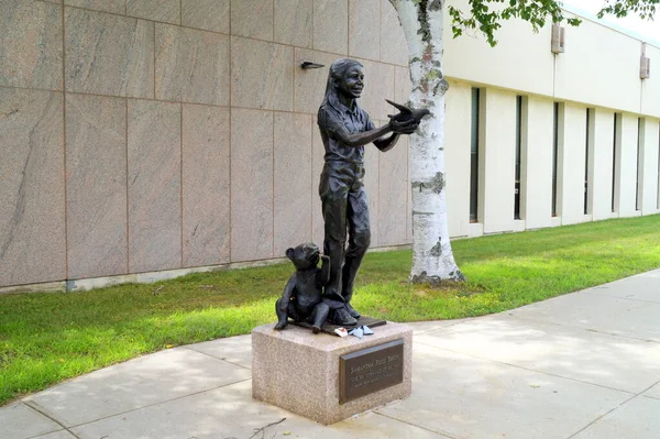 Skulptur Von Samantha Smith Mit Friedenstaube Auf Dem Gelände Des — Stockfoto