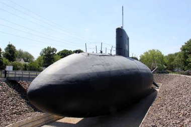 USS Albacore, eşsiz bir araştırma denizaltısı, 1953 'te inşa edildi, kalıcı olarak sergileniyor, şu anda bir müze ve anıt, liman kenarı görünümü, Portsmouth, NH, ABD - 27 Temmuz 2020