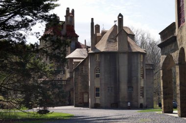 Fonthill Şatosu, 1908 ve 1912 yılları arasında inşa edilen arkeolog ve fayans imalatçısı Henry Chapman Mercer 'ın eviydi, orijinal bir inşaat metodu kullandı - yerine dökülen beton, Doylestown, PA, USA - 14 Nisan 2017