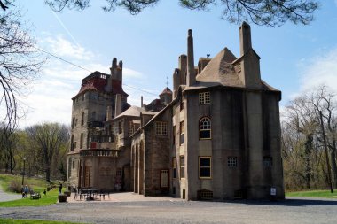 Fonthill Şatosu, 1908 ve 1912 yılları arasında inşa edilen arkeolog ve fayans imalatçısı Henry Chapman Mercer 'ın eviydi, orijinal bir inşaat metodu kullandı - yerine dökülen beton, Doylestown, PA, USA - 14 Nisan 2017