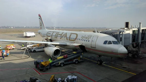Airbus A320 232 Etihad Airways Presso Terminal Dell Aeroporto Nikola — Foto Stock