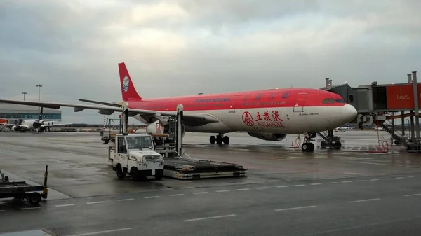 Airbus A330 300 Sichuan Airlines Dipinto Wuliangye Presso Terminal Dell — Foto Stock