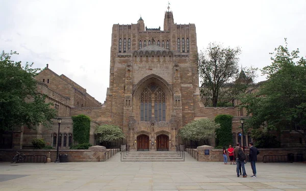 Yale Üniversitesi Kütüphane Sistemi 'nin ana binası Sterling Memorial Library (SML), 1931 yılında açıldı, New Haven, CT, ABD - 28 Mayıs 2017