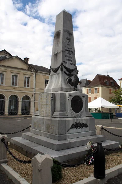 Memoriale Della Prima Guerra Mondiale Nel Centro Storico Navarrenx Francia — Foto Stock