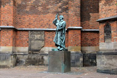 Marktkirche 'in yanında Martin Luther heykeli, Ernst Rietschel' in heykel çalışması, 1900 'de açıldı, Hanover, Almanya - 29 Nisan 2012