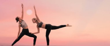 backgr ile yoga tarzı poz iki kafkas kadın silueti