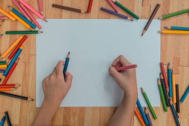 woo üzerinde kalem rengi ile boş beyaz çizim kağıt arka plan