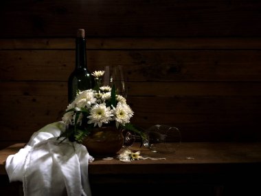 Boş bir şarap şişesi görsel sanat natürmort görüntü