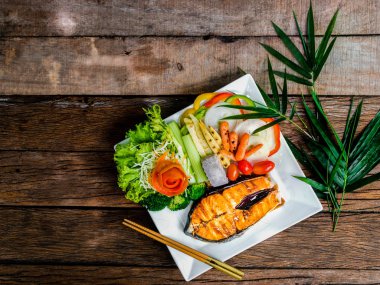 Somon Teriyaki bir çanak flatlay gıda görüntü