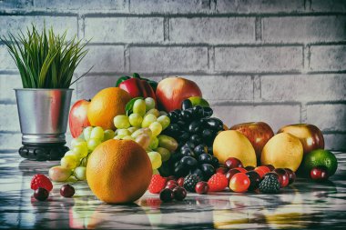 Meyve, portakal, üzüm, çilek, ap çeşitlerinin natürmort
