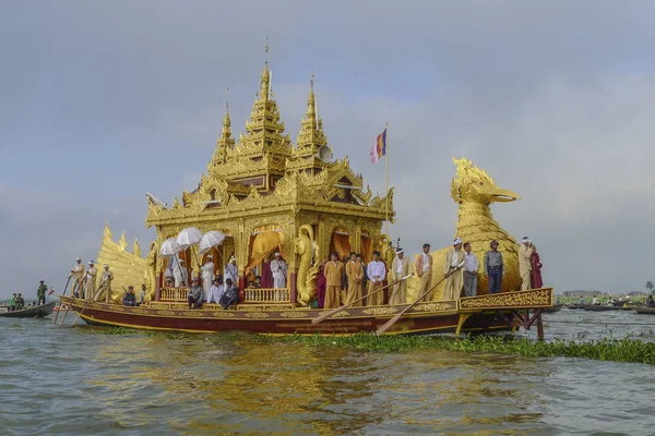 Phaung Daw Oo festivali, Inle Gölü, Mandaly, Myanmar