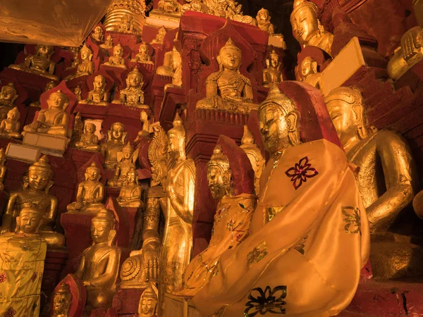 The image of the Buddha staues that contains in the Pindaya Budd — Stock Photo, Image