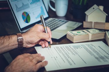 işadamının el imzalama anlaşması (Lorem Ipsum dili) ile 
