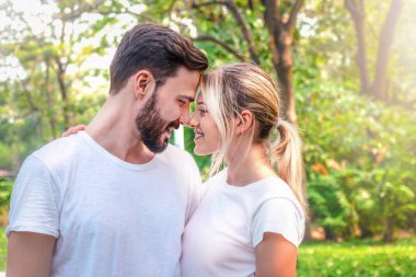 çift iyi zaman ve romantizm an sahip