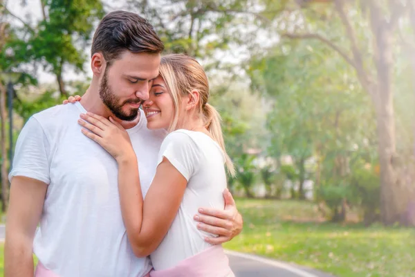 Paar mit guter Zeit und romantischem Moment — Stockfoto