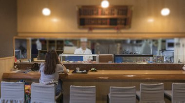Suşi ve Sashimi sayacı bar