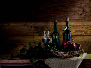 Boş bir şarap şişeleri görsel sanat natürmort görüntü 