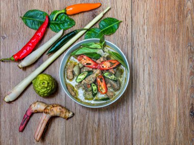 Hindistan cevizi sütü Tay gıda tavuk yeşil köri üst görünümü 