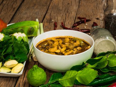 Gaeng Tai Pla veya Gaeng Tai pla, geleneksel güney Tay fo