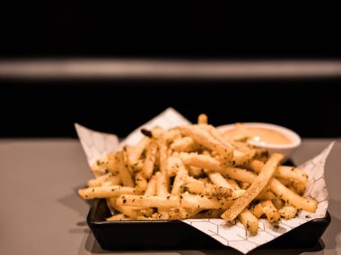 Patates kızartması seçici odaklı ve yakın çekim görüntü ile