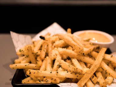 Patates kızartması seçici odaklı ve yakın çekim görüntü ile