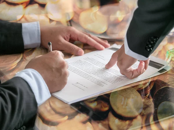 La imagen de doble exposición de negocios financieros y de comercio de oro — Foto de Stock