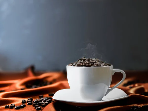 Granos de café tostados con espacio para copiar —  Fotos de Stock