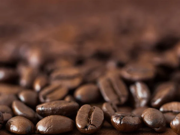 Nahaufnahme gerösteter Kaffeebohnen als Hintergrund — Stockfoto