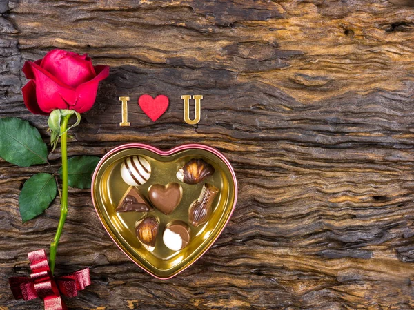 Uspořádání pro den Valentinek v poli tvaru srdce v Choco — Stock fotografie