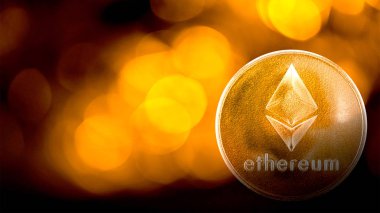 Altın ışık bokeh arka plan üzerinde Ethereum altın sikke