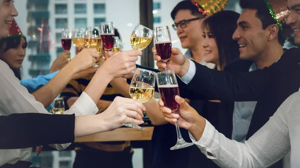 Group of business people enjoying party and clinking glass of ch — Stock Photo, Image