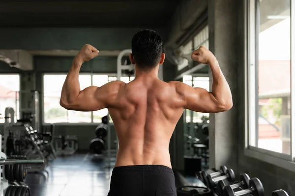 Retrato Esportivo Atletismo Caucasiano Forte Fisiculturista Homem Posando Mostrar Seu — Fotografia de Stock