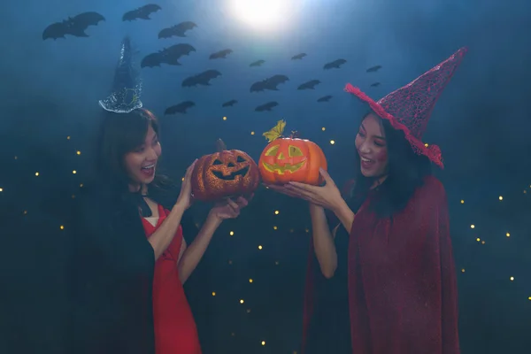 Halloween Ritratto Sfondo Due Asiatico Donna Fantasia Partito Strega Costume — Foto Stock