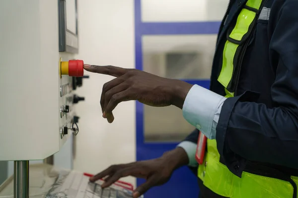 Close Van Vinger Rode Knop Cnc Machine Bedieningspaneel Fabriek — Stockfoto