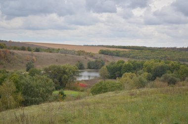 Güney Böcek Nehri tepeler arasında akıyor