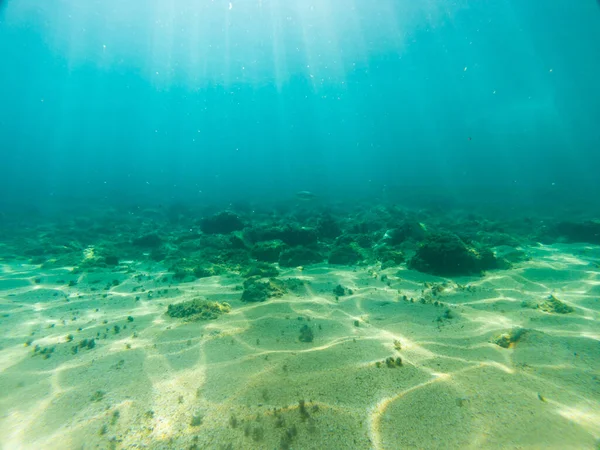Blick Auf Den Meeresboden Mit Sand Reflektierten Sonnenstrahlen — Stockfoto