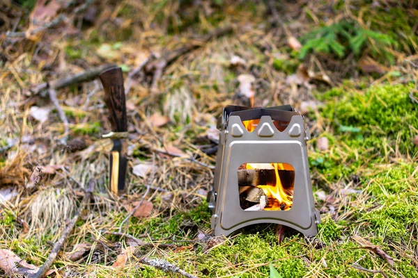 Burning foldable wood stove — Stock Photo, Image