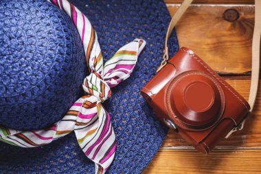 Plaj Mavi şapka ve kamera