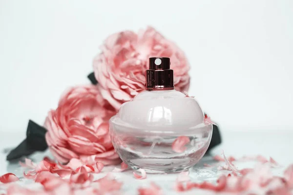 Flakon Perfum Róże Różowy Kwiat — Zdjęcie stockowe