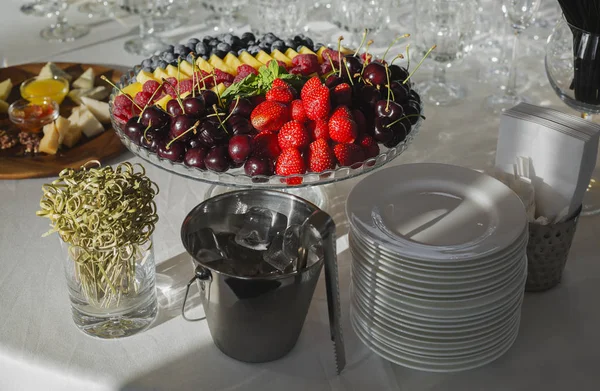 Frutas Bagas Frescas Mesa Banquete — Fotografia de Stock