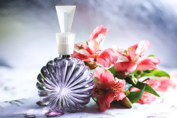 Parfüm Rózsaszín Virágok — Stock Fotó