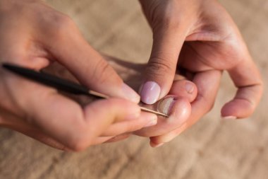 batık tırnak tırnak kırık ayak başparmağı seçici odak 