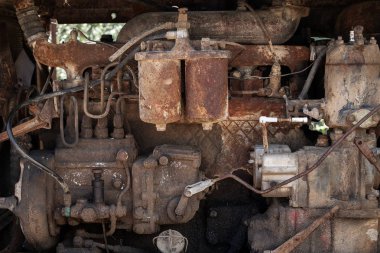 eski paslı metal Traktör motoru