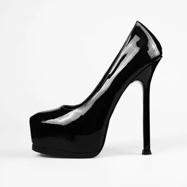 Sapatos Couro Preto Das Mulheres Sobre Branco — Fotografia de Stock