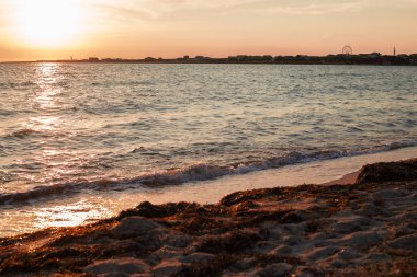 güzel bulutlar ve turkuaz deniz deniz manzarası