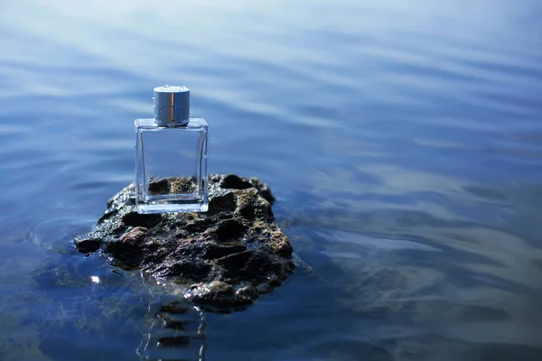 Perfume Bottle Water Splashes Blue Background — Stock Photo, Image