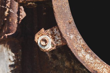 Eski paslı metal parçaları